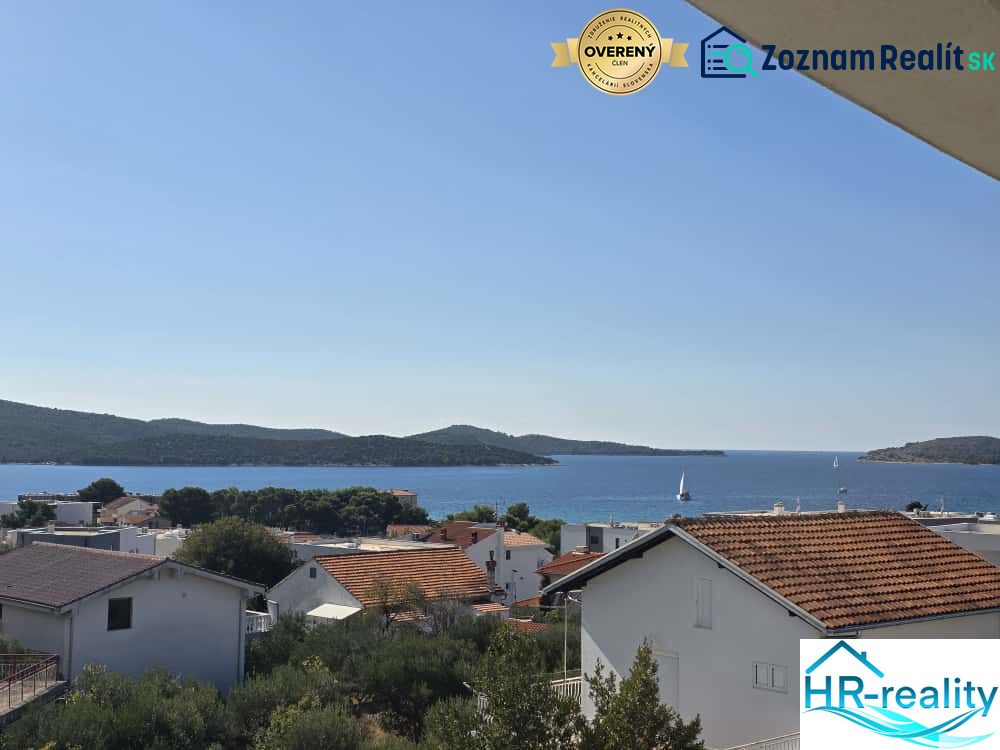 Sea view in Žaborić with houses ideal for a 2-bedroom apartment.
