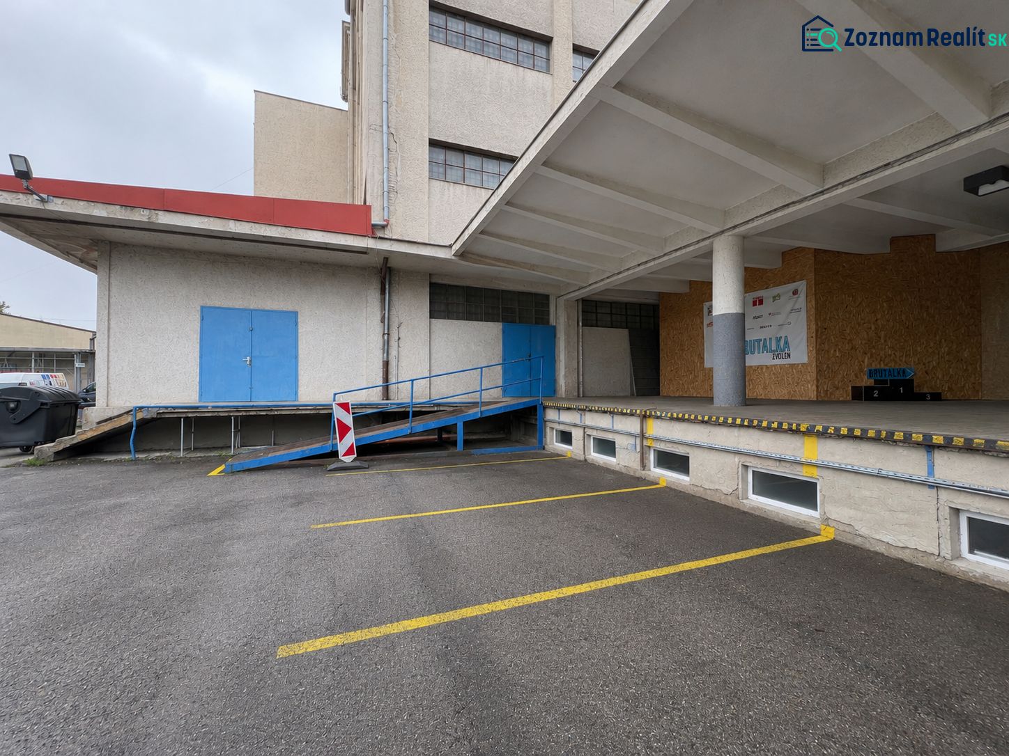 Exterior of the building in Zlatý Potok, Zvolen with a ramp in the area of warehouses and halls.