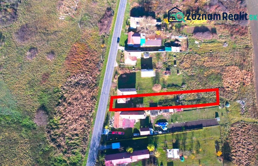 Aerial view of the Radnovce plot with marked boundaries for residential use in the surrounding area.