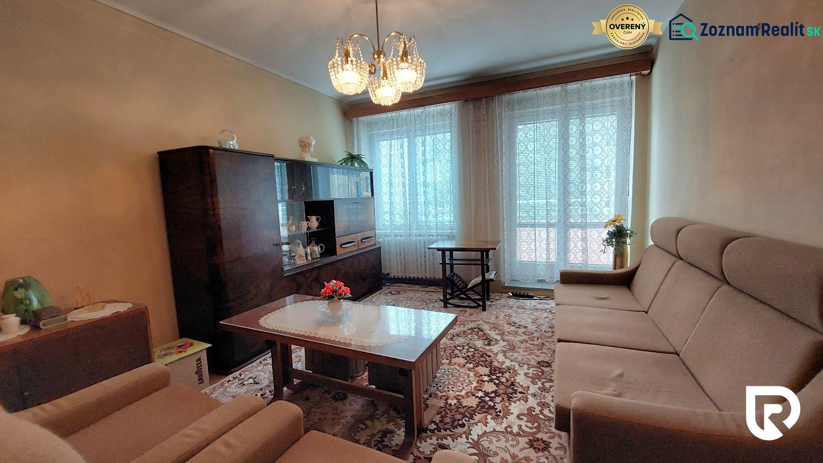 Living room in a 2-room apartment with antique furniture and floral decoration.
