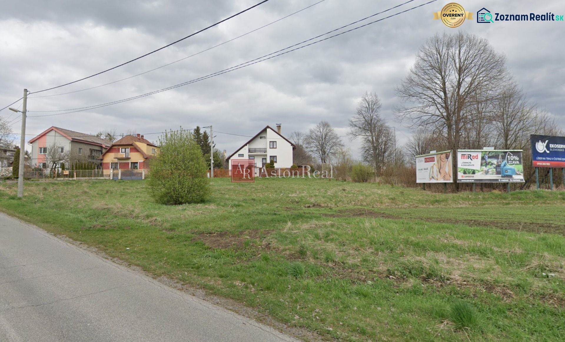 Land - housing in Poprad with visible family houses and billboards.