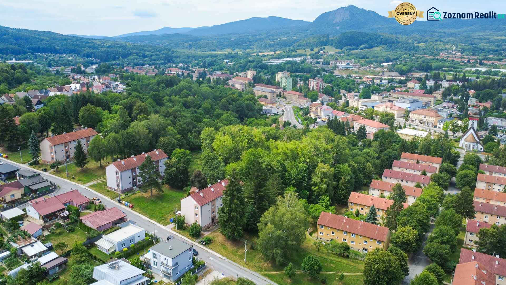 A view of the green surroundings and residential buildings on Dimitrov Street in Handlová.