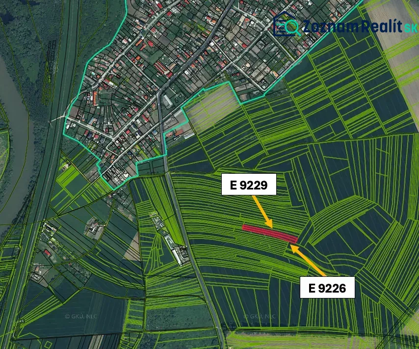 Aerial view of agricultural and forest lands near Kolárovo with parcels E 9229 and E 9226.