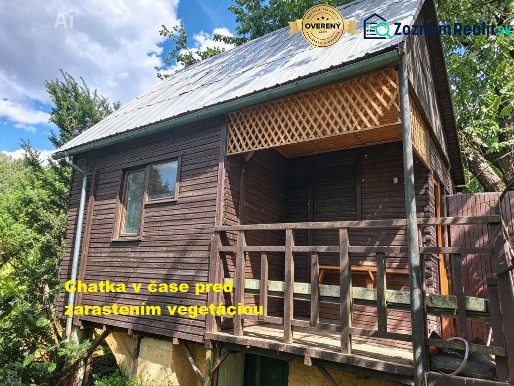 A wooden cottage with a garden in Zvolen surrounded by natural vegetation.