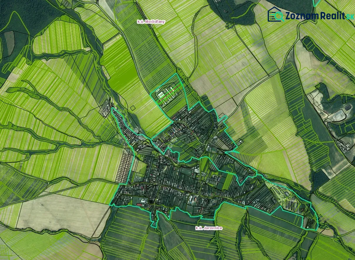 A top-down view of the cadastral area of the village of Jarovnice with distinctive properties and fields.
