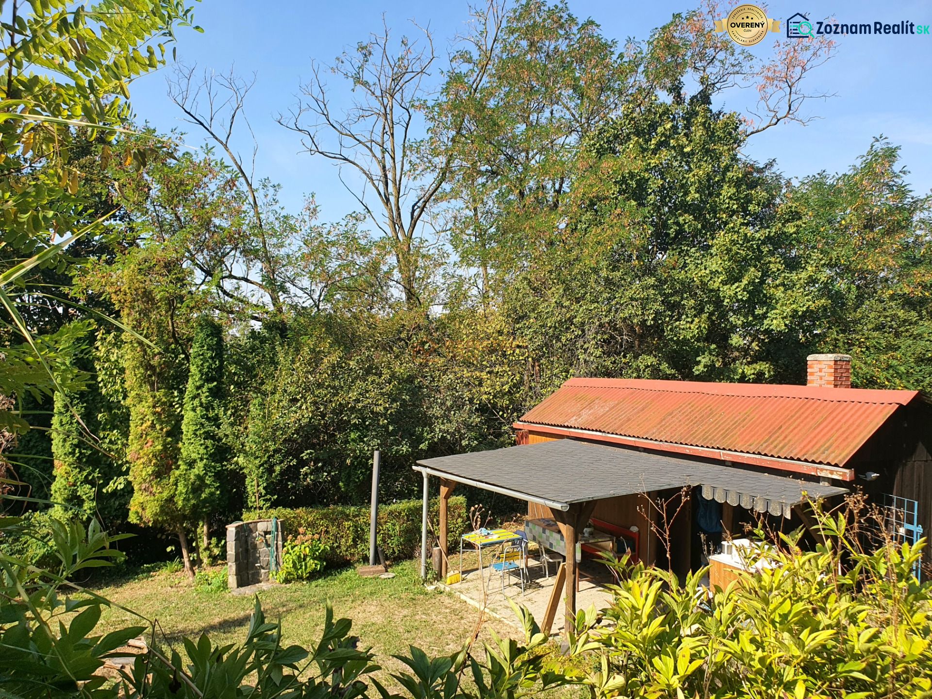 A cottage with a garden and trees in the Gardens on 1st May Street in Košice - Krásna district.