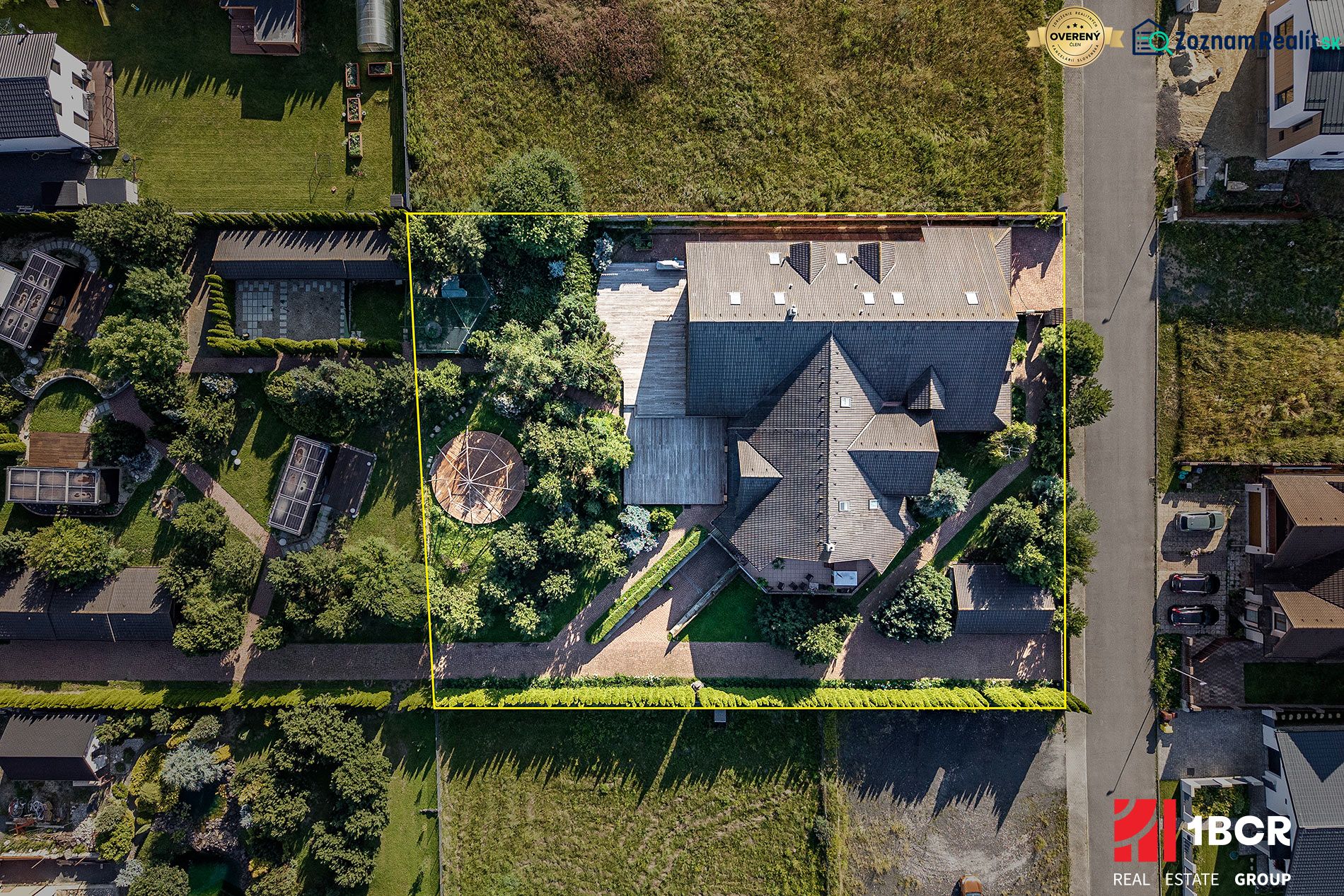 A family house in Veľká Lomnica surrounded by a garden with a gazebo and a driveway.