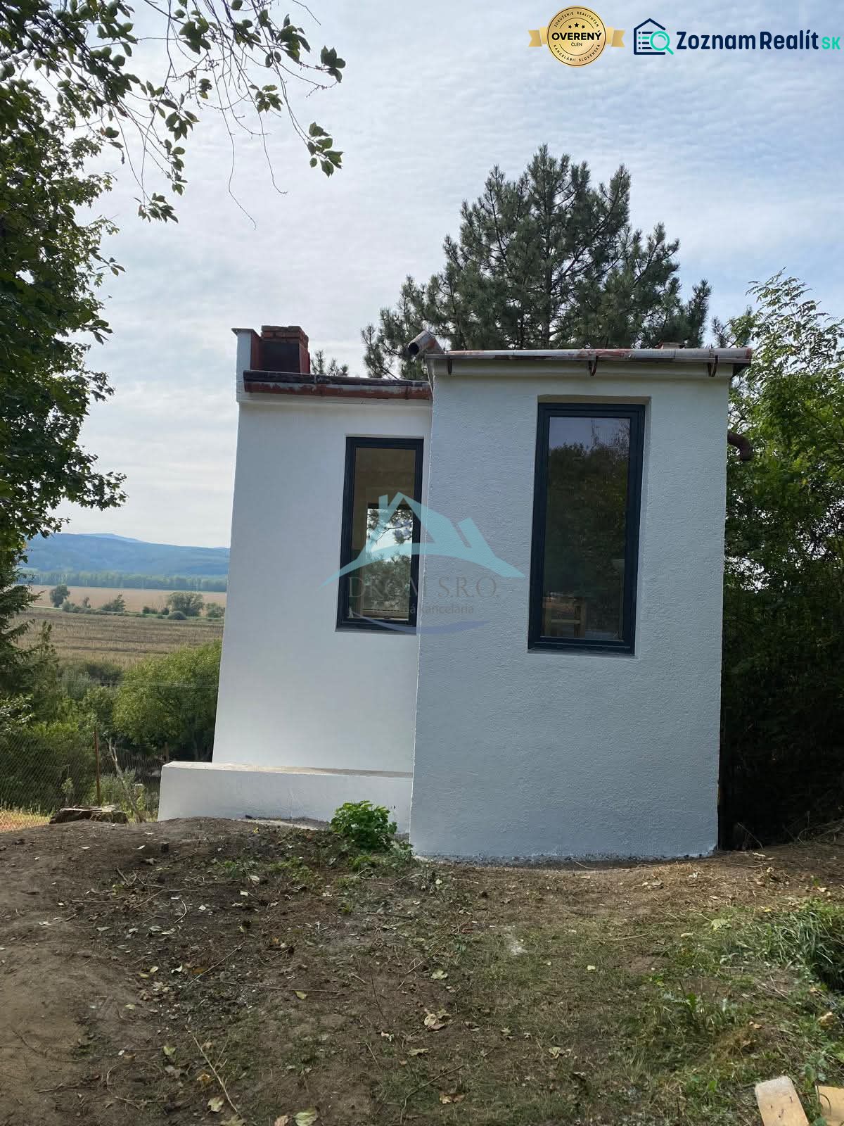 A small cottage in Šahy, surrounded by trees and beautiful nature.