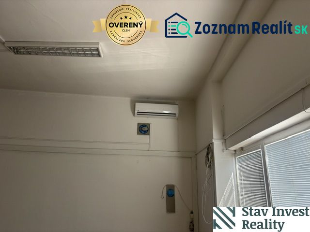 Ceiling air conditioning in commercial spaces with white blinds on the windows.