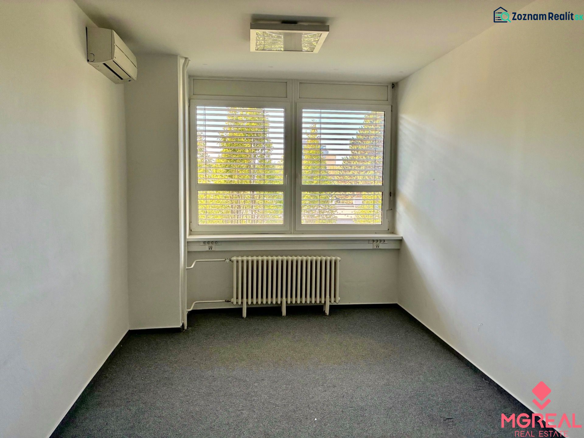 Offices with carpeted floors, blinds, and air conditioning, offering a cozy space.