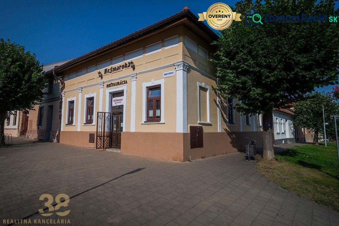 The restaurant on Hradné Square in Kežmarok offers dining spaces with trees in the surroundings.