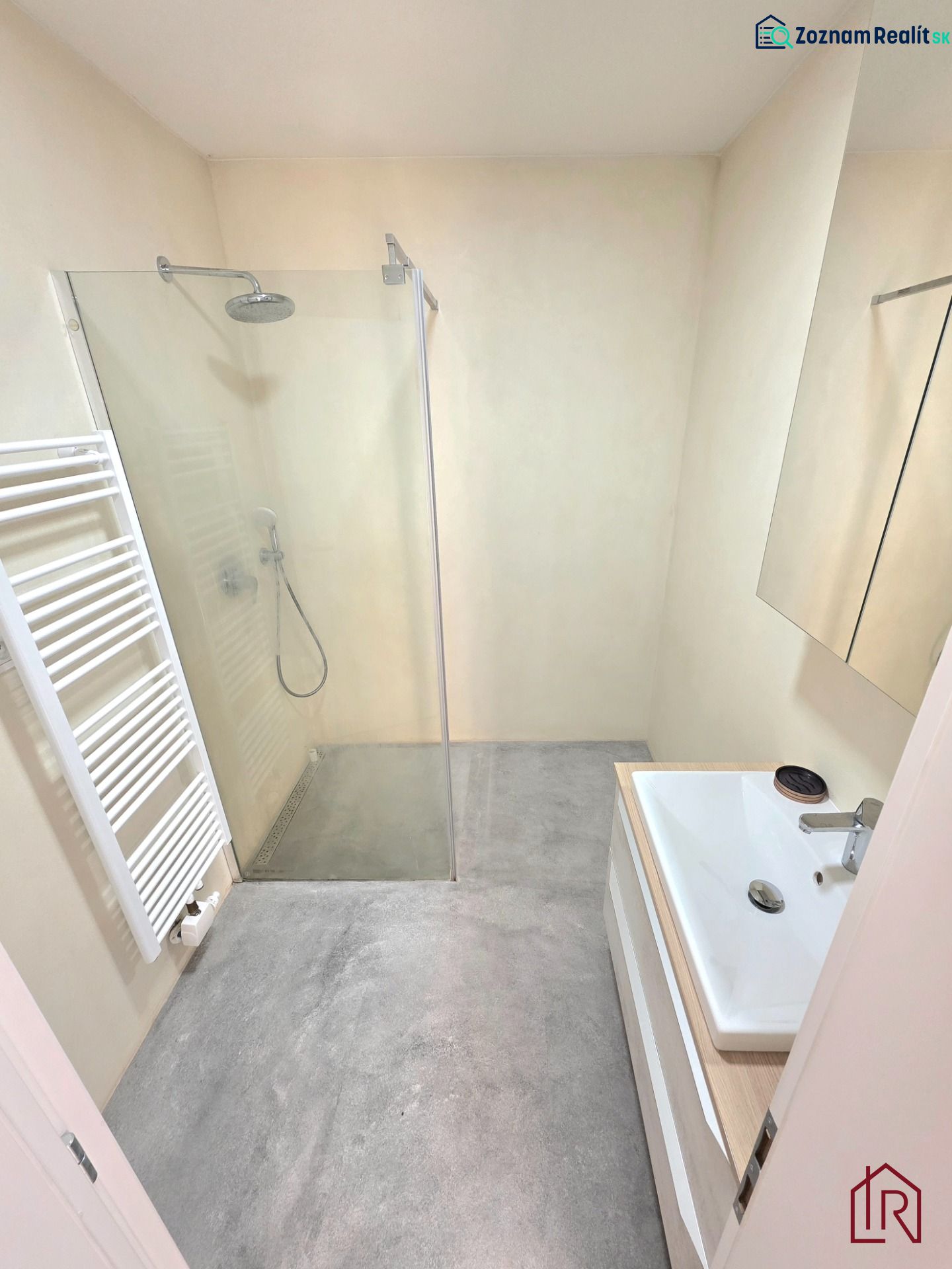 Bathroom with an open shower in a 2-room apartment with an elegant floor.