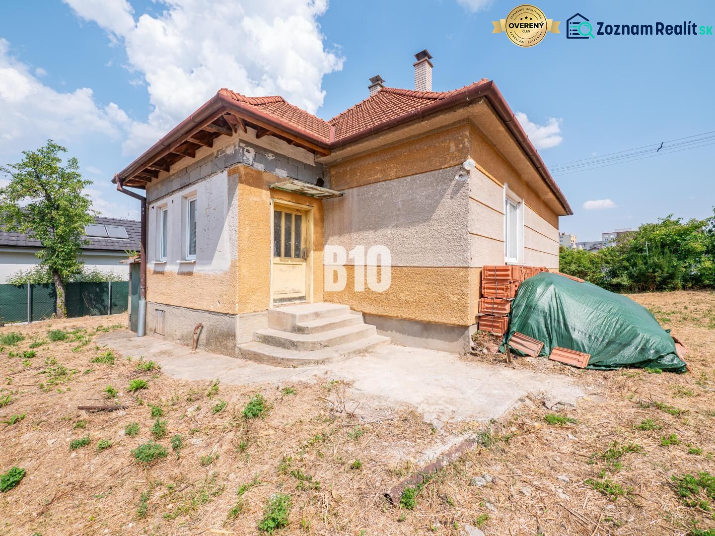 A family house in Nitra with stairs and an unkempt yard.