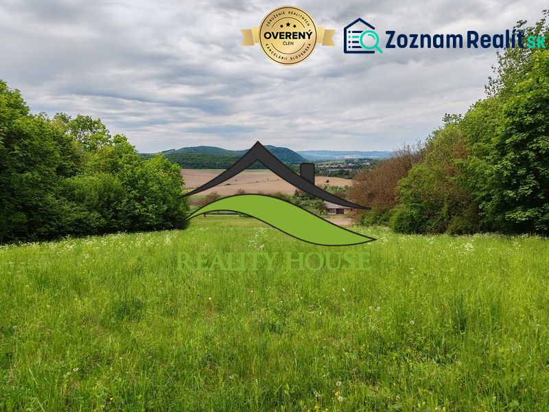 Greenery on the plot in Tovarnianska Polianka on Hlavná, suitable for living, surrounded by trees.