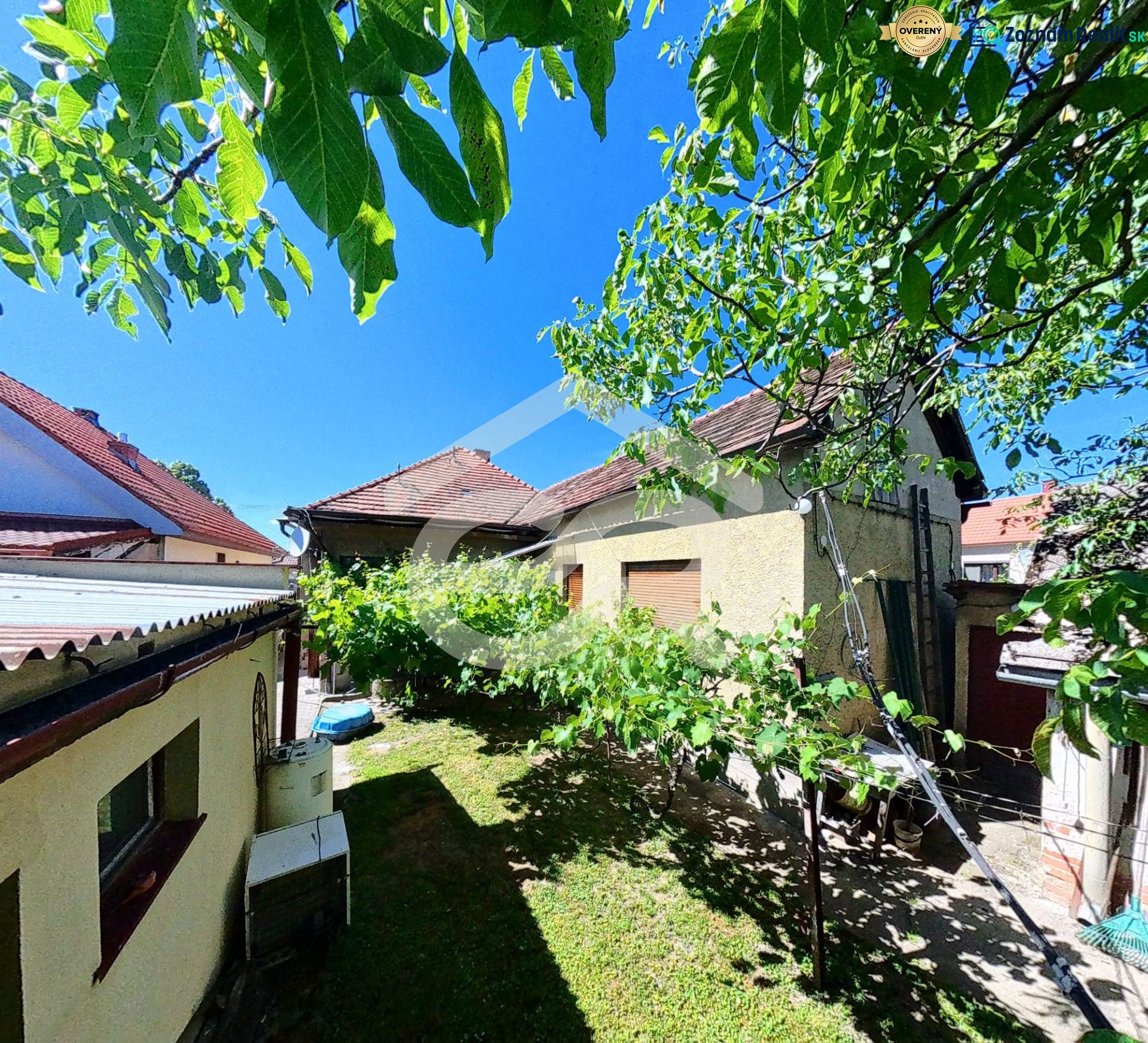 A family house on Sládkovičova 135 in Zlaté Moravce with a green yard and a vineyard.