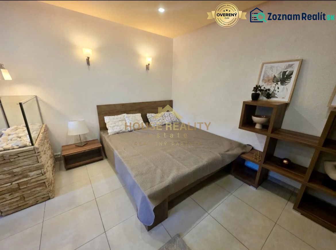 Bedroom in a studio apartment with stylish decor, wooden elements, spacious bed.