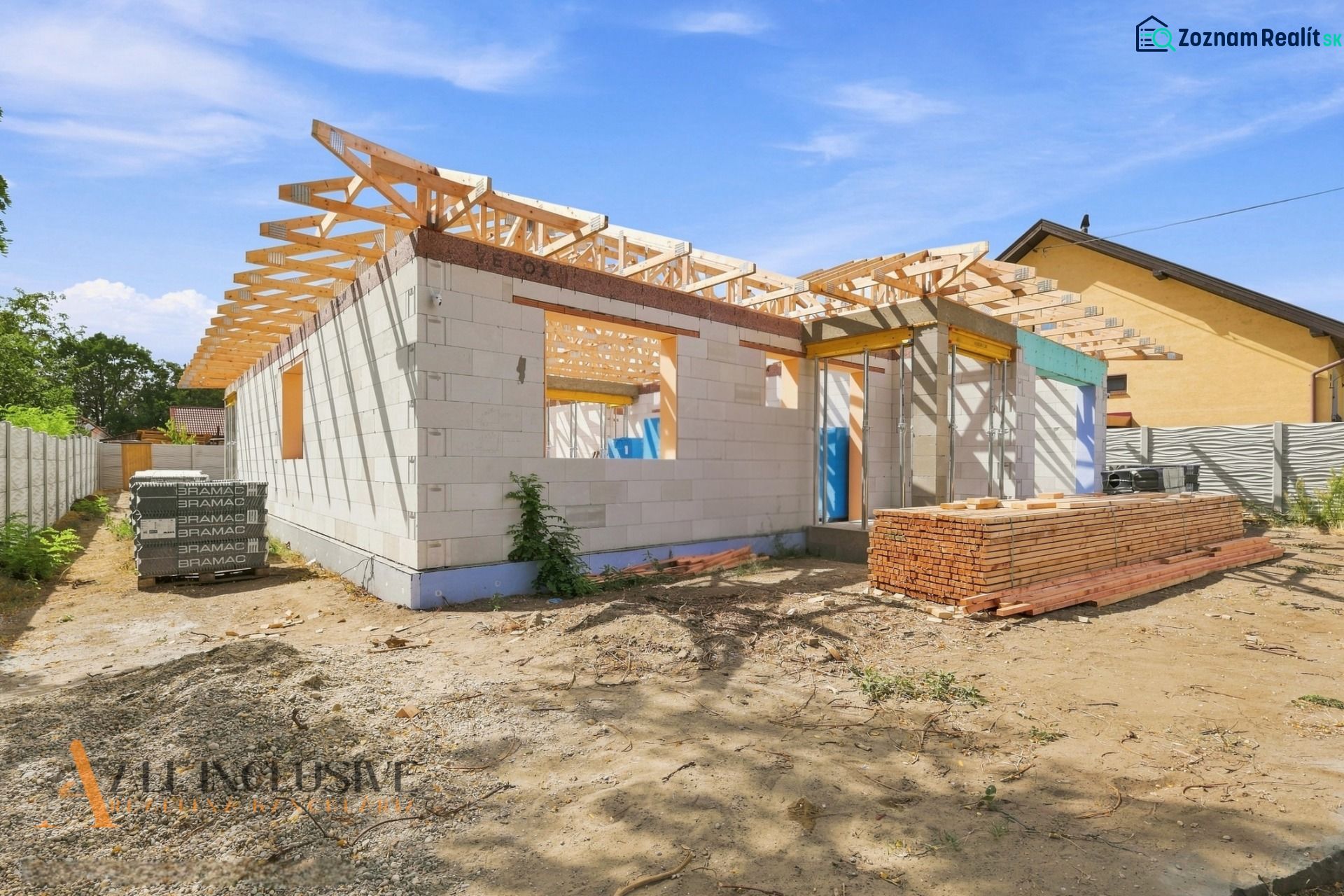 Construction of a family house in Marcelová in the stage of construction with a roof structure.