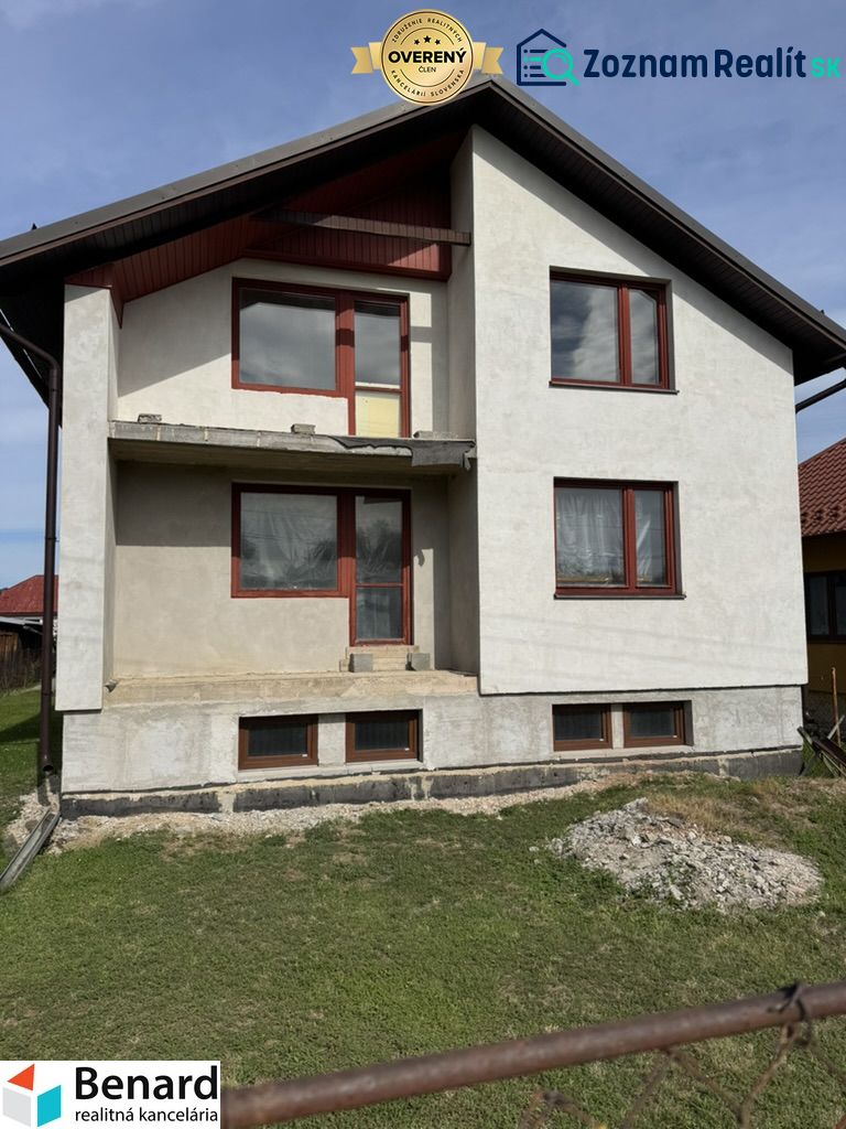 A family house in Plavnica with a simple facade and new windows, with a grassy plot.
