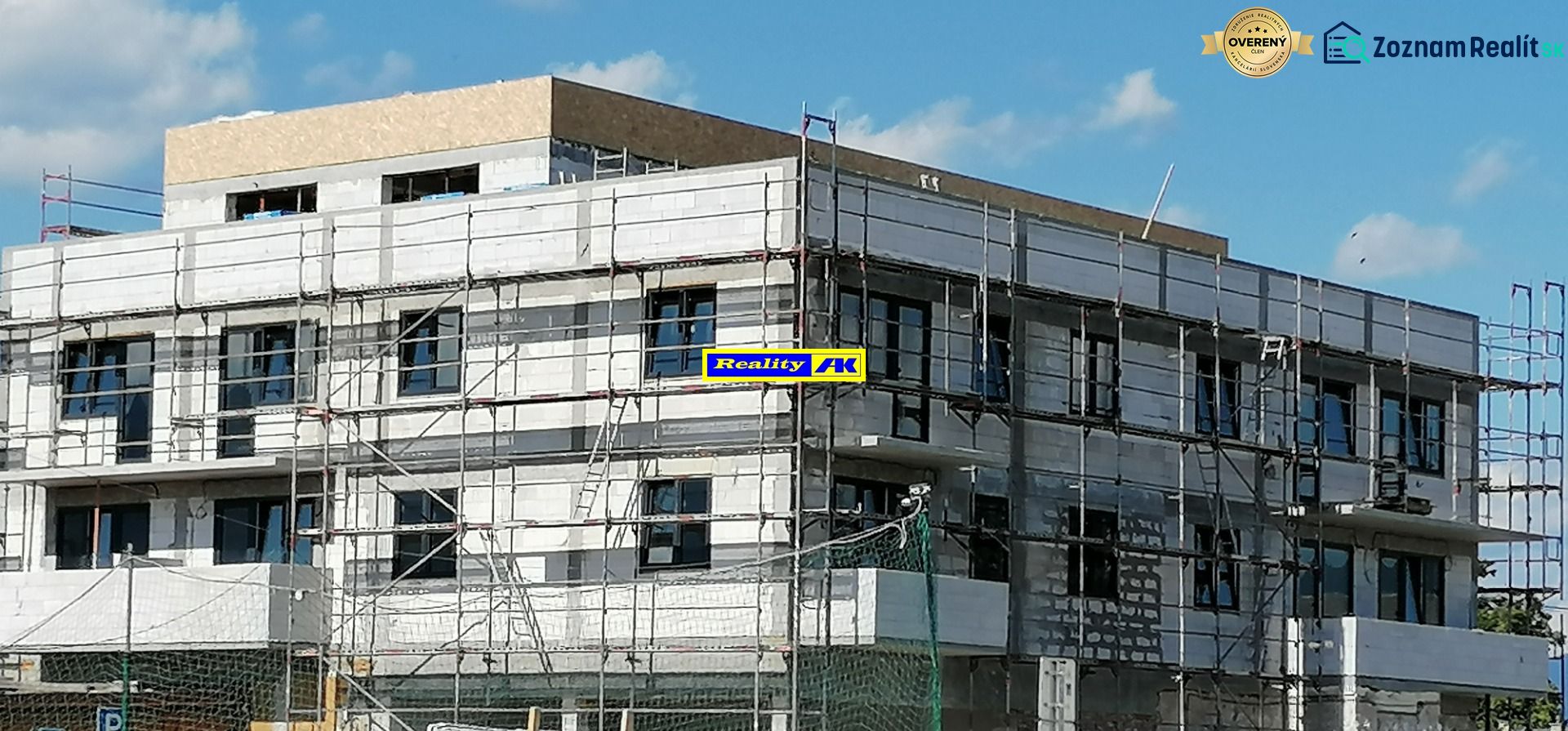 A building under construction on Tomčany Street in Martin, focusing on 3-room apartments.