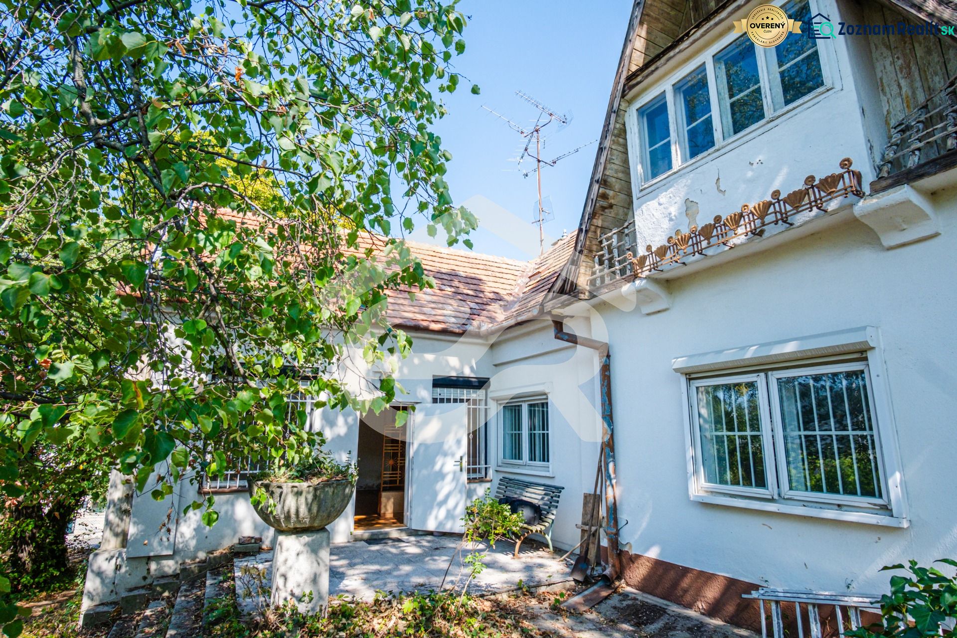A family house on Chmeľová dolina in Nitra with a garden and decorative balustrade.
