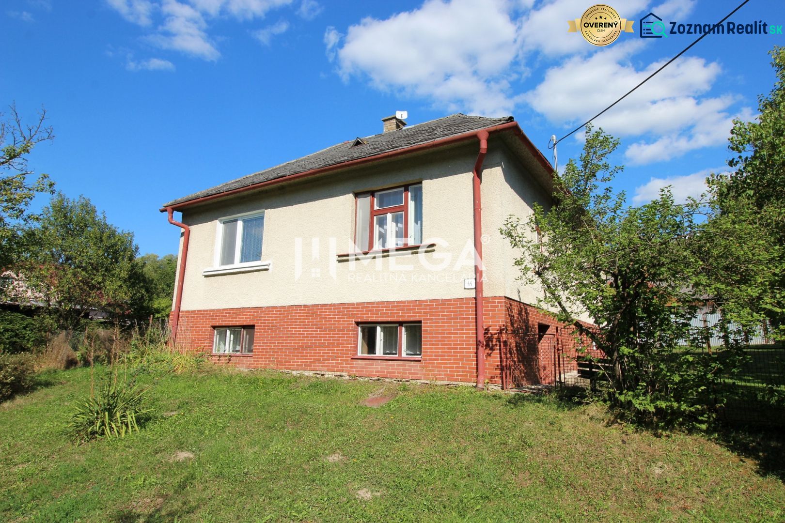 A family house in the town of Vyšné Ladičkovce on Vyšné Ladičkovce Street surrounded by greenery.