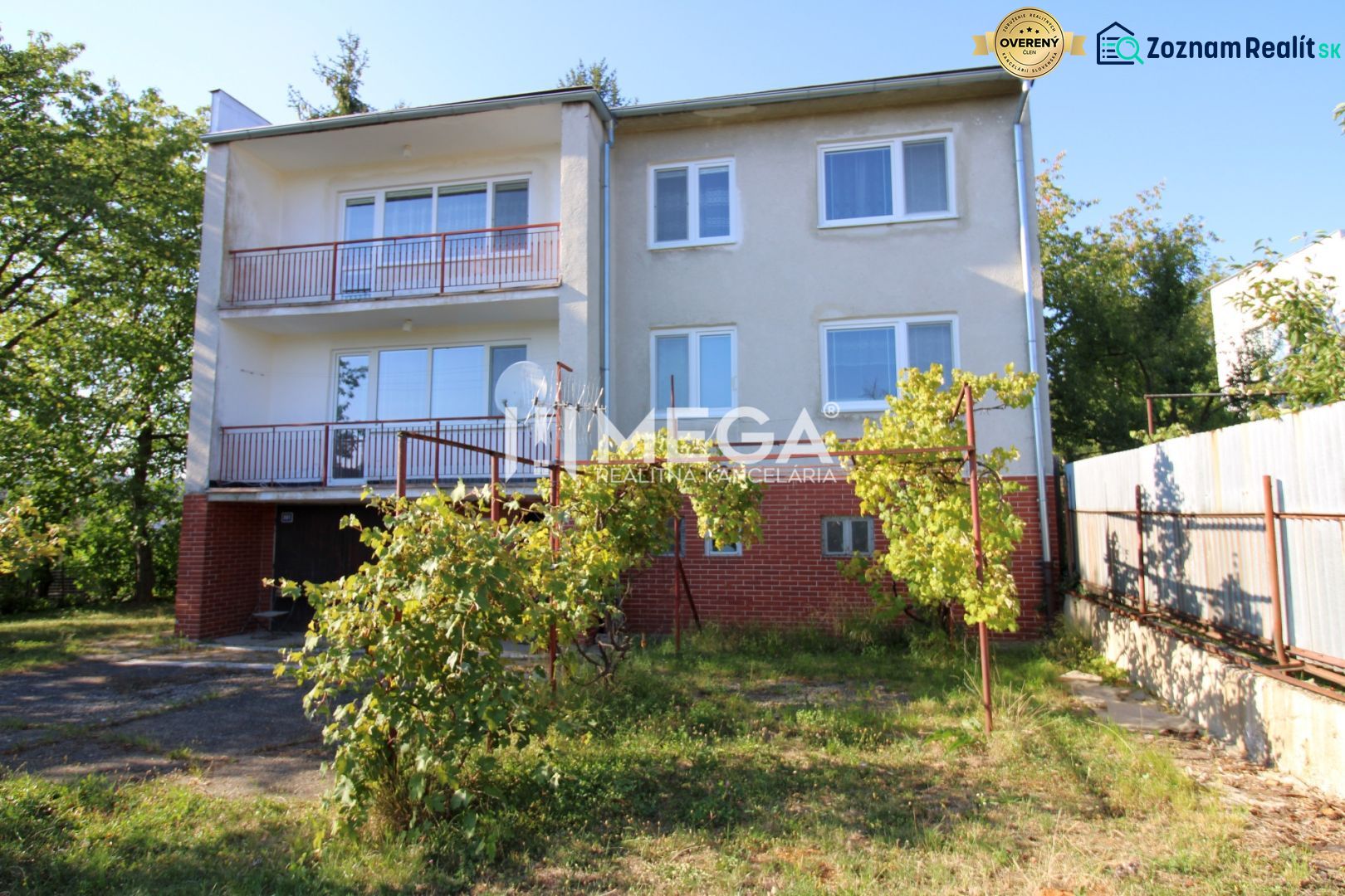 Family house in the Poľana Housing Estate in Humenné, garden with vines, green exterior.
