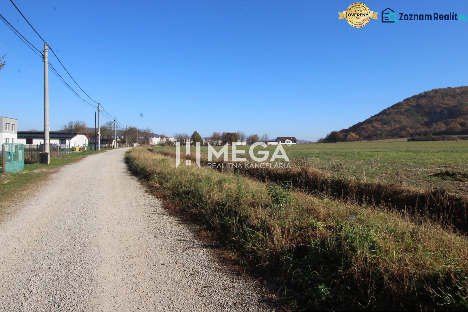 Natural scenery in Jasenov suitable for plots - living with a dirt road.