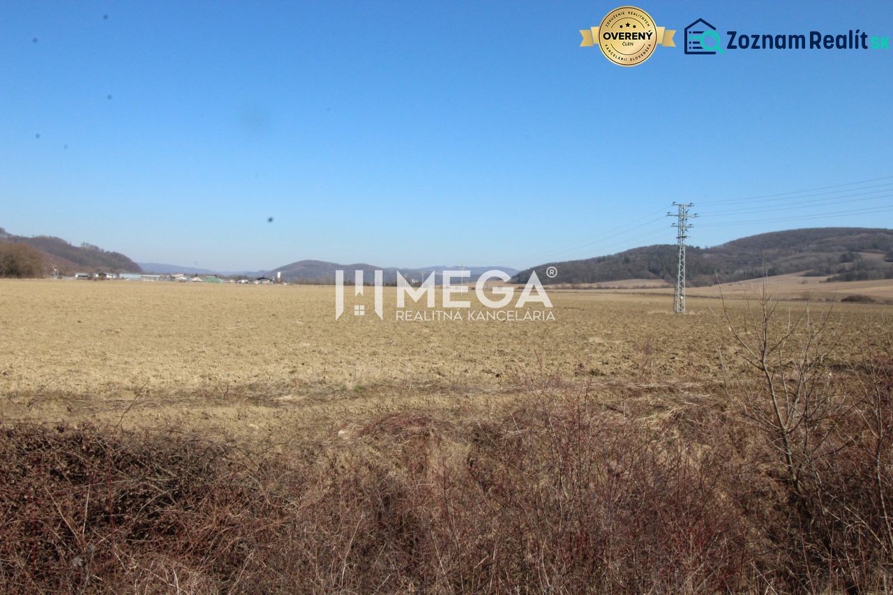Agricultural and forest land in Lackovce, Lackovce with a view of the surrounding nature and hills.
