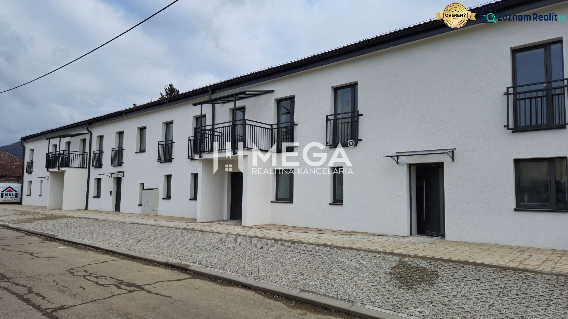 White apartment building on Pod hradom Street in the town of Strážske with 3-room apartments.
