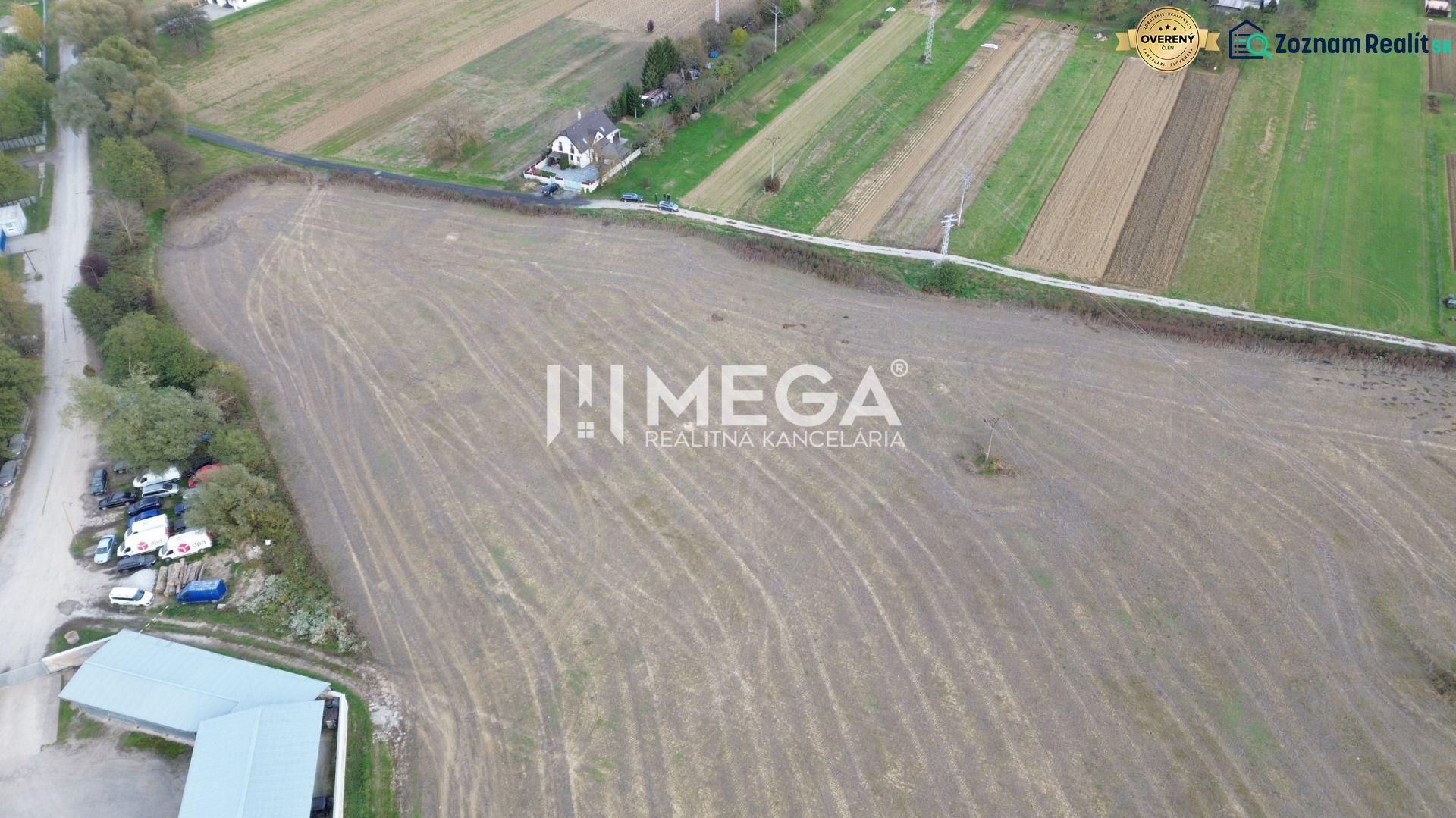 Field on Jasenov Street in the town of Jasenov from the category of special properties.