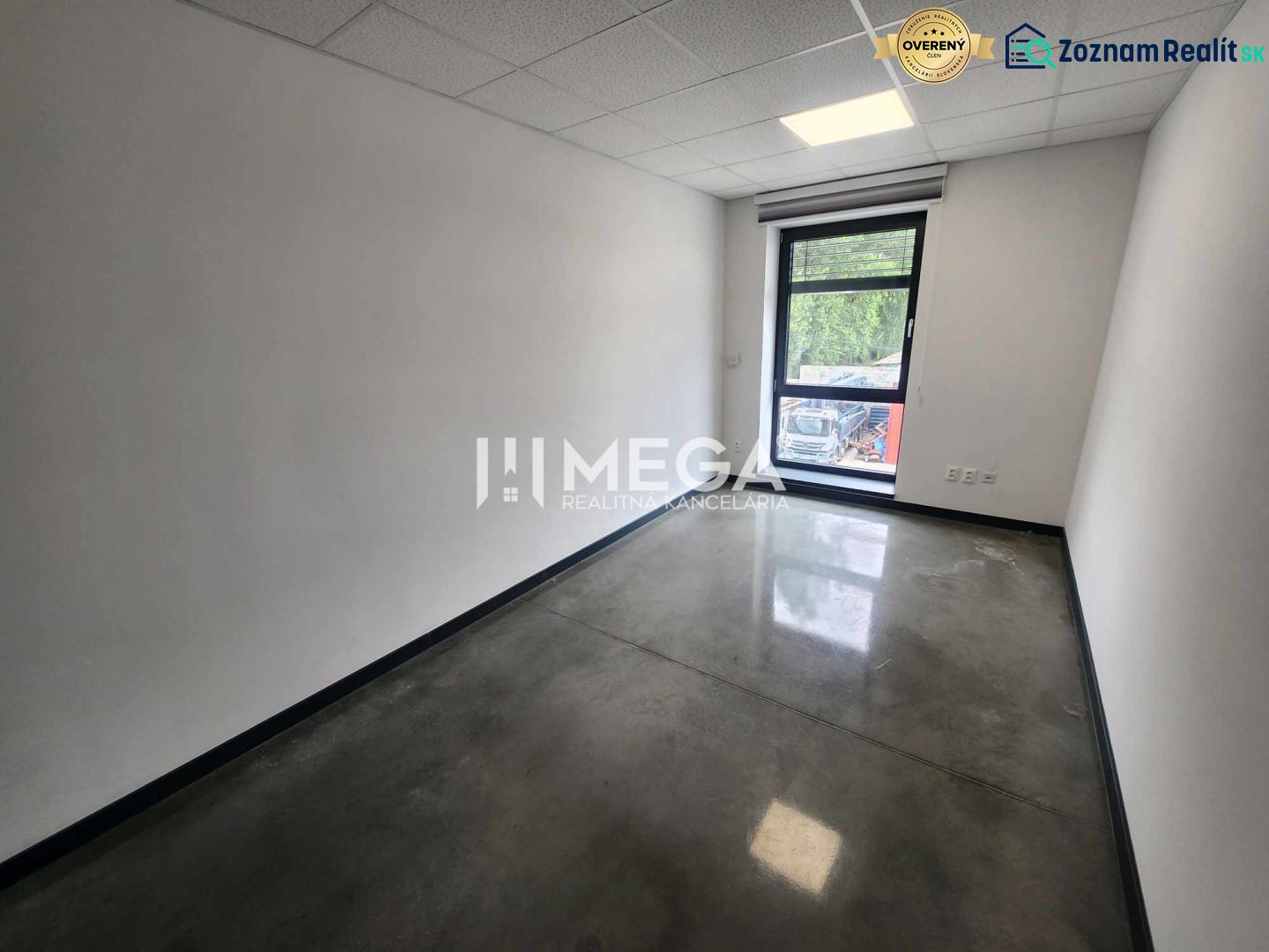 Offices with a large window and concrete floor, space on Strojnícka Street in Prešov.