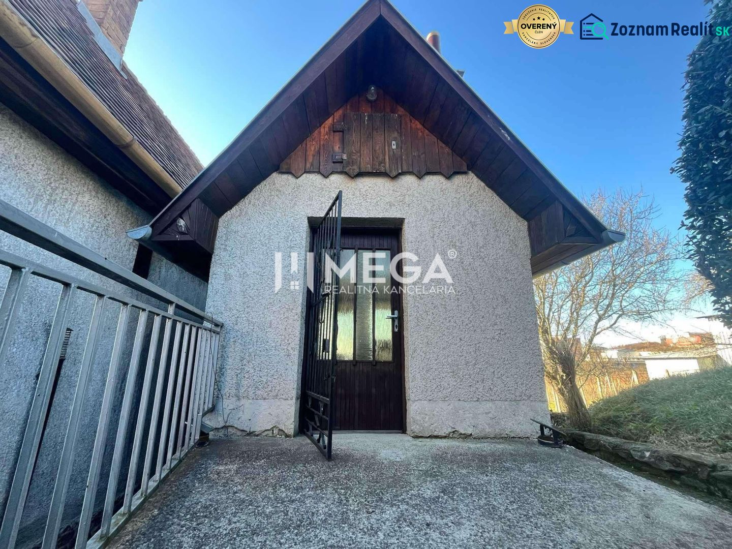 Entrance to a family house on Viničky Street in the town of Viničky with wooden details.