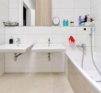 TIMA-Real-novostavba-3i-bytu-v-komplexe-City-Residence-Trnava-Bathroom.jpg