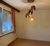 1-izbový byt, na predaj, Komárno, čiastočne prerobený, so zariadením, Danubioreal realitná kancelária, Helena Schulczová