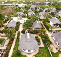 Zanzibar-house-for-sell-garden.jpg