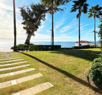 ESTEPONA BEACHFRONT APARTMENT FOR SALE – BAHÍA DE LA PLATA