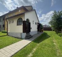 A family house with a grassy garden on Štúrova Street in Spišská Stará Ves.