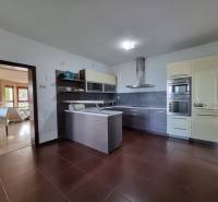 A kitchen in a family house with a modern built-in unit and appliances.