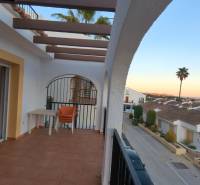 The balcony of the holiday apartment in Calpe offers a view of the sea and the rooftops of houses.