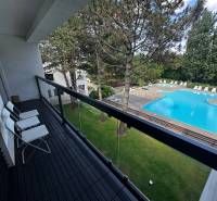 Balcony of a 2-room apartment with a view of the pool on Rekreačná Street in Piešťany.