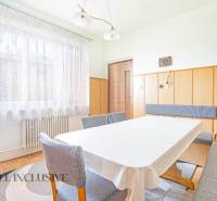 Dining area in a family house with a white tablecloth and decoration.