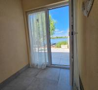 Through the open doors of the cabin, you can see the terrace with a view of the lake.