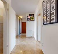 Entrance hallway with tiles and decorative paintings in a 4-room apartment.