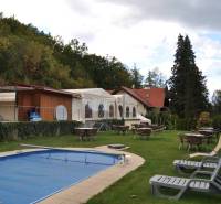 Garden area with a pool in Hotels and Guesthouses in Košice - North.