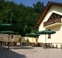 Terrace with seating under umbrellas at hotels and guesthouses in Košice - Sever.