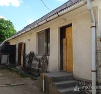 A family house in Pusztafalu with a low-maintenance yard and entry via small stairs.