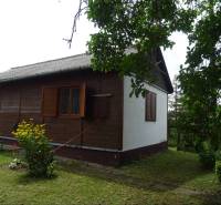 A family house in the city of FONY surrounded by greenery and a garden.