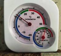 Thermometer and hygrometer in the cabin show the current temperature and humidity.
