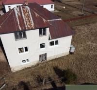 A family house in Nová Sedlica with an old roof stands on a spacious plot.