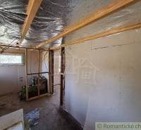 Interior renovation, walls made of OSB boards, unfinished cabin.